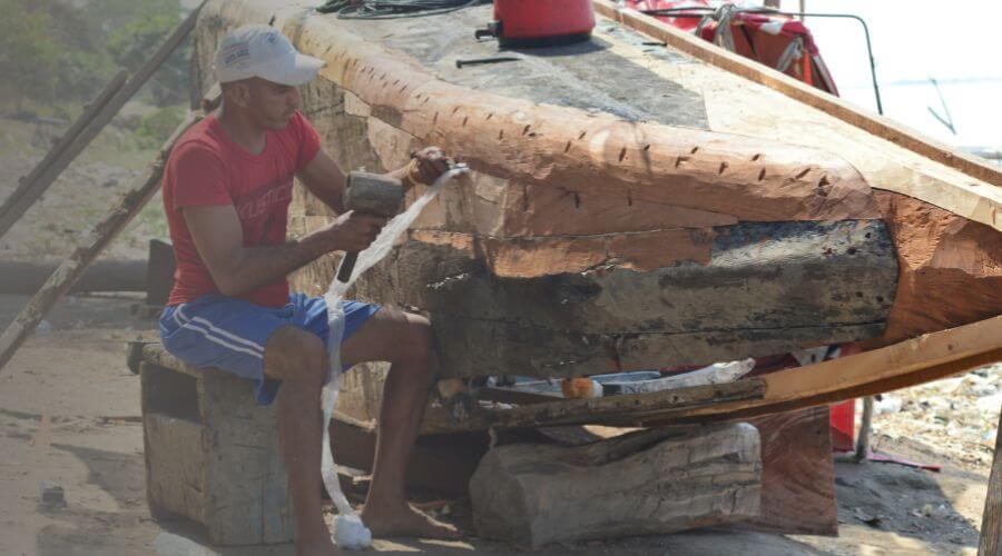 Why choose water damage restoration service for emergency flood repair in Norwalk